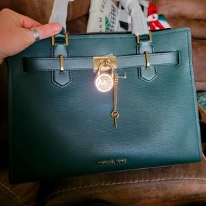 Received as gift, beautiful but not my syle